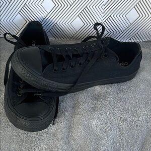 Converse sneakers men’s 9  All Black Low-Top canvas Sneakers